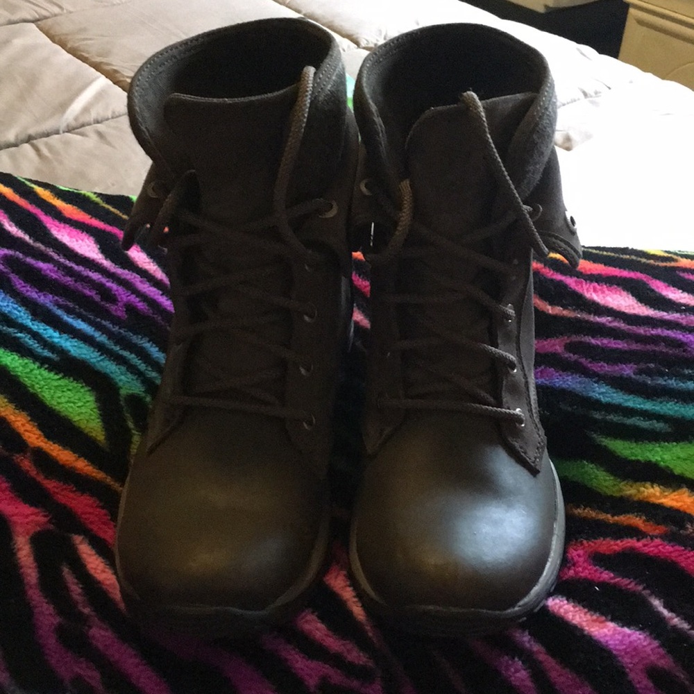 Columbia leather/suede boots